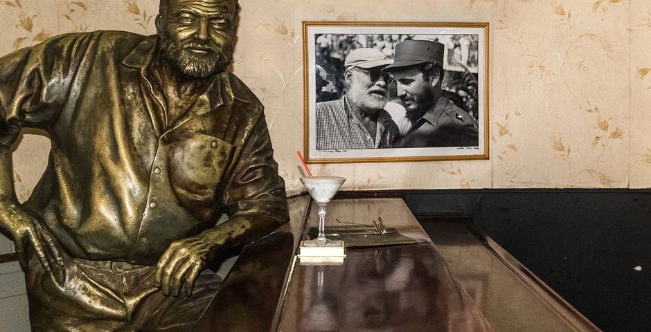 Hemingway en el bar La Floridita de La Habana