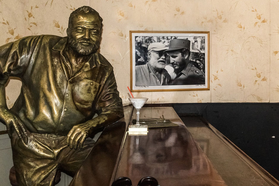 Hemingway en el bar La Floridita de La Habana